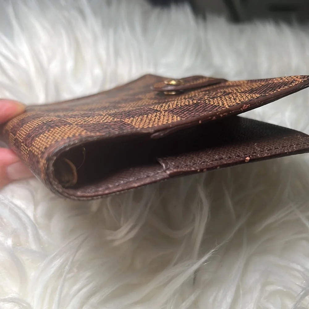 Louis Vuitton please see